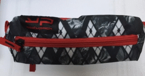 Estuche Portatodo Bodypack Cremalleras Rombos Negro/Rojo
